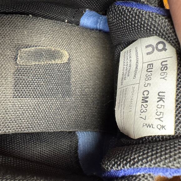 On Cloud‎ Swiss engineering running shoes Preloved size 6Y - Picture 6 of 11